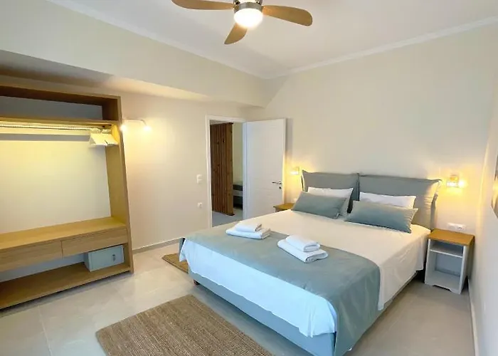 Beachfront 4-bed Luxury - Agios Gordios Corfu Greece Apartament