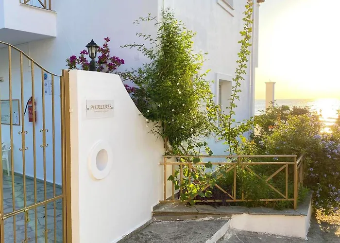 Beachfront 4-bed Luxury - Agios Gordios Corfu Greece Apartament