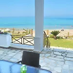 Beachfront 4-bed Luxury - Agios Gordios Corfu Greece