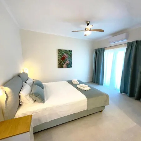 Beachfront 4-bed Luxury - Agios Gordios Corfu Greece Appartement *