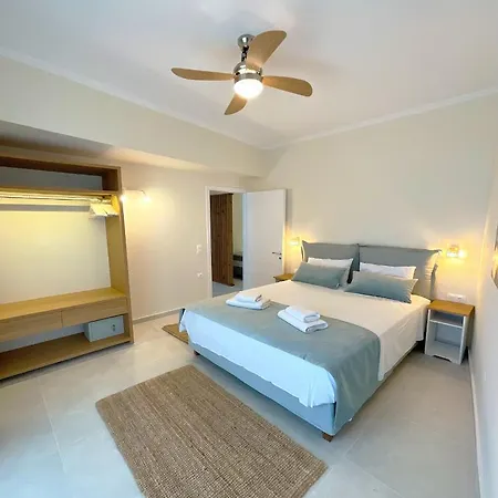 Beachfront 4-bed Luxury - Agios Gordios Corfu Greece Apartamento