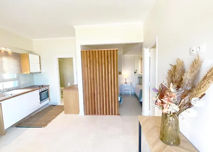 Beachfront 4-bed Luxury - Agios Gordios Corfu Greece Apartmán