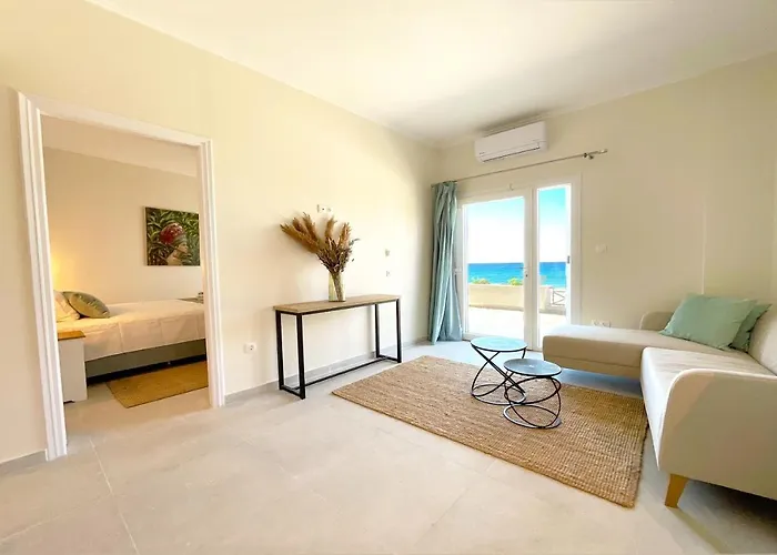 Beachfront 4-bed Luxury - Agios Gordios Corfu Greece Apartmán *