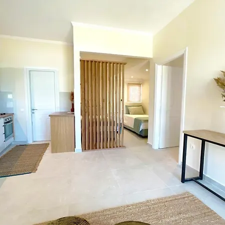 Apartment Beachfront 4-bed Luxury - Agios Gordios Corfu Greece