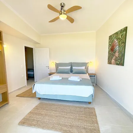 Beachfront 4-bed Luxury - Agios Gordios Corfu Greece 阿齐欧斯·贡多斯