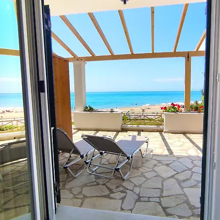 Apartment Beachfront 4-bed Luxury - Agios Gordios Corfu Greece