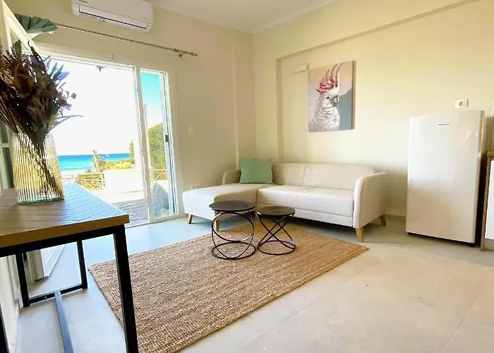 Beachfront 4-bed Luxury - Agios Gordios Corfu Greece アパート アギオス・ゴルディオス
