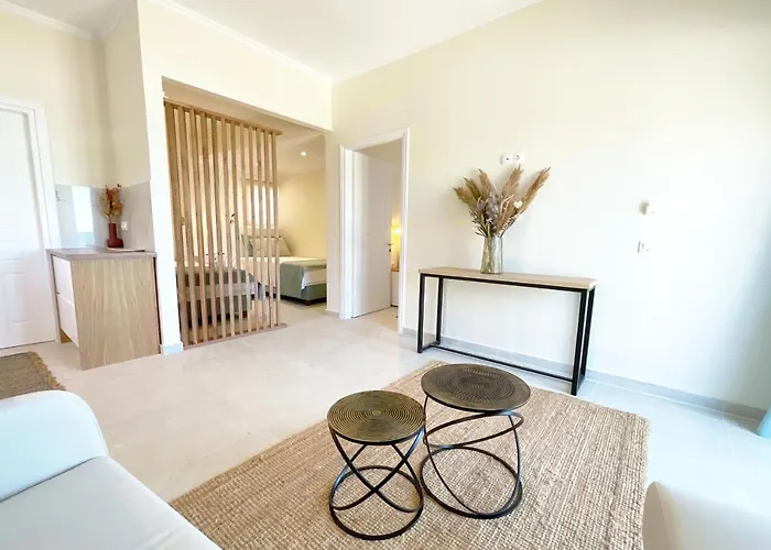 Beachfront 4-bed Luxury - Agios Gordios Corfu Greece アパート