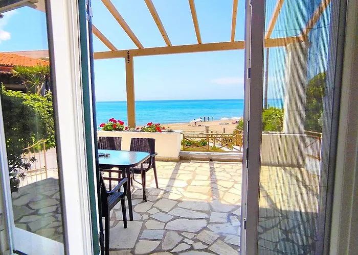 Beachfront 4-bed Luxury - Agios Gordios Corfu Greece